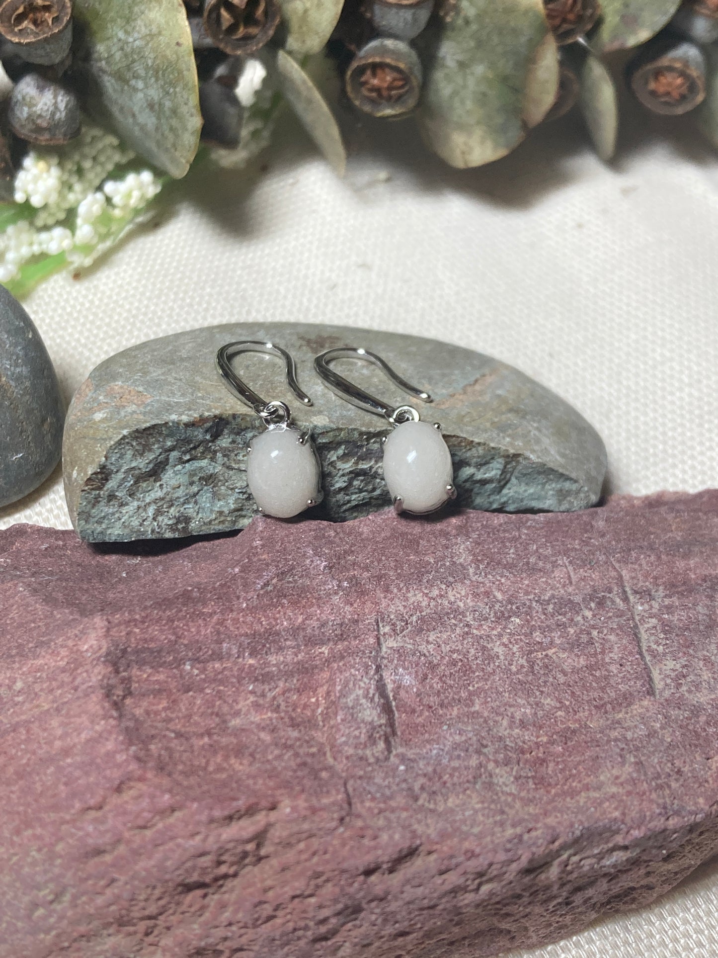 Oval dangle earrings
