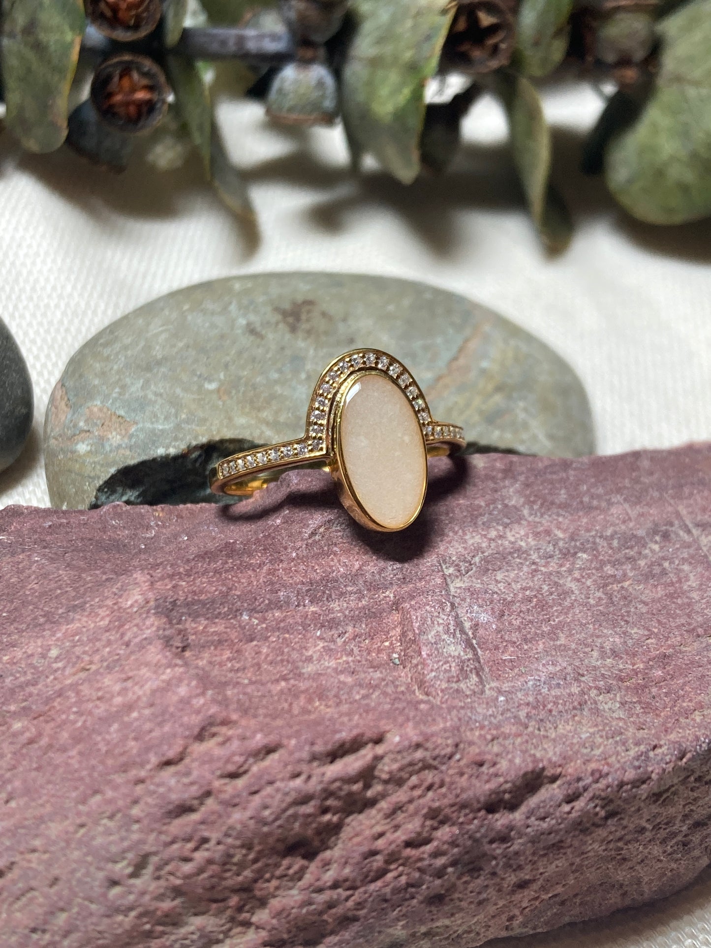 Oval half halo