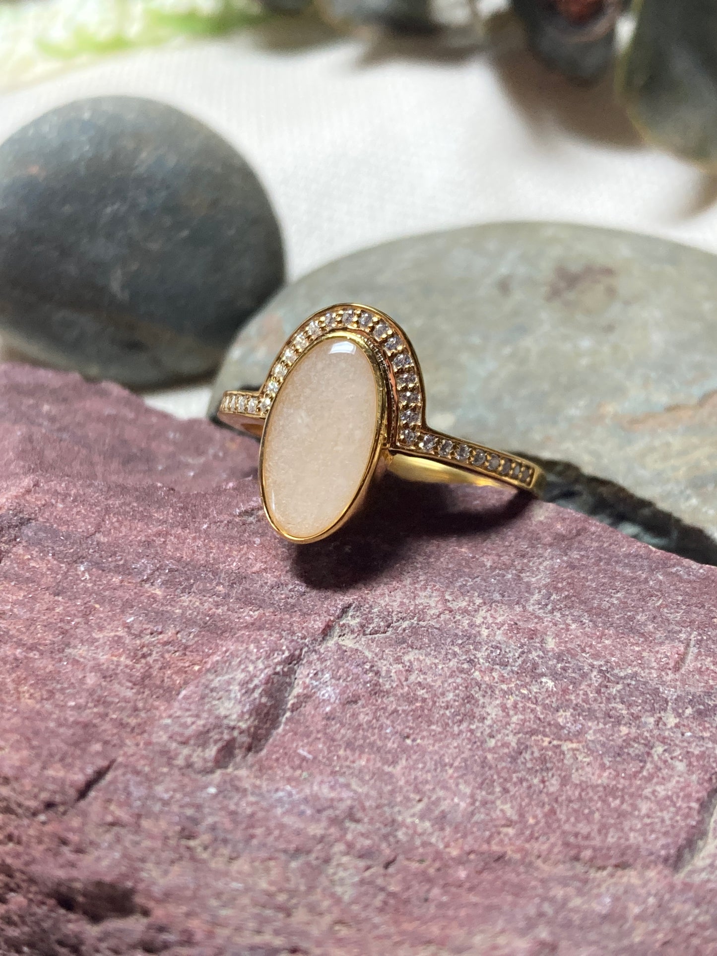 Oval half halo